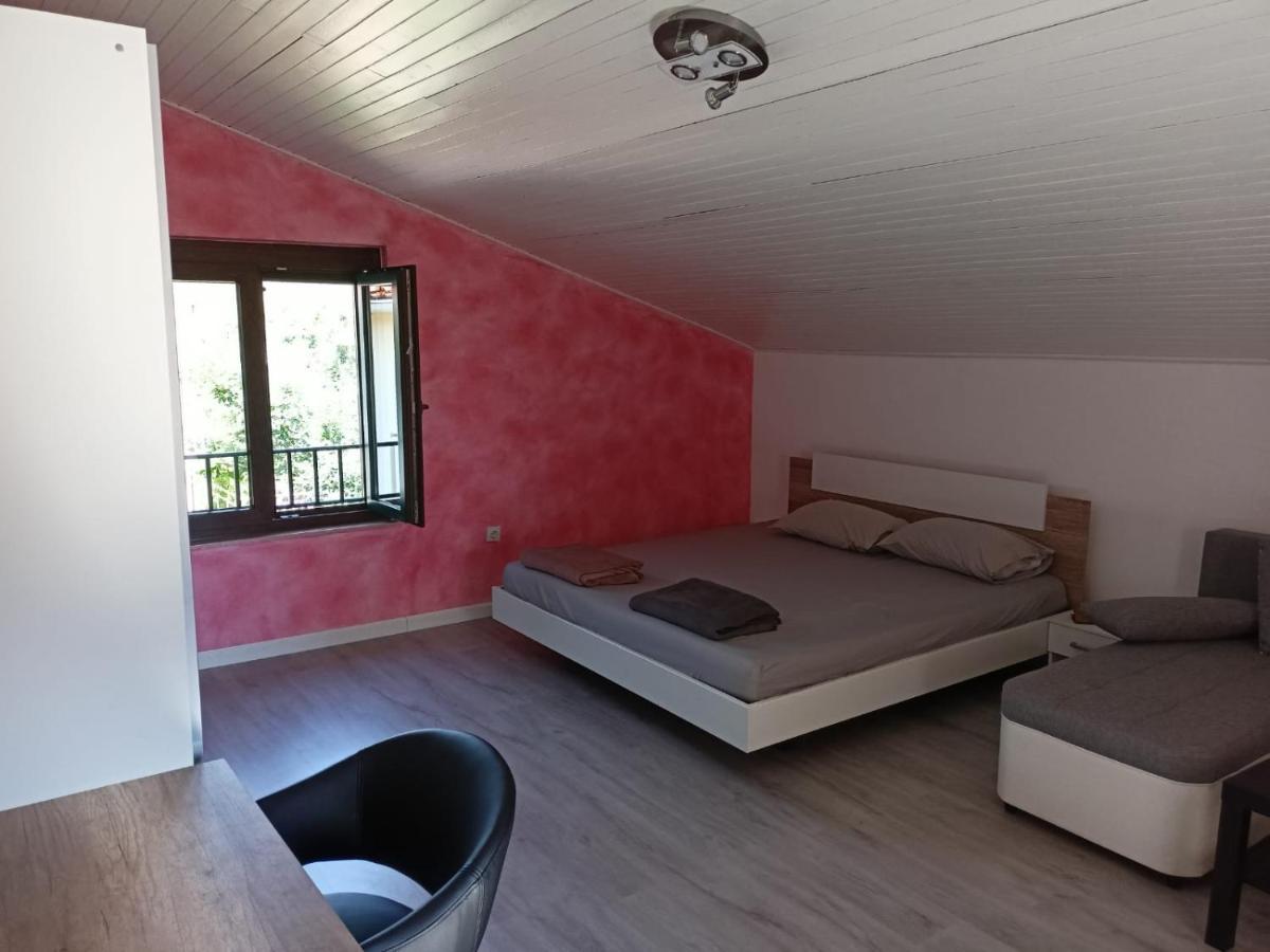 Saleto Apartma Jagodje Buitenkant foto